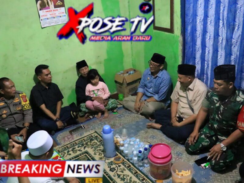 Plt.Bupati Bogor berikan bantuan kepada korban bencana longsor di Cisarua