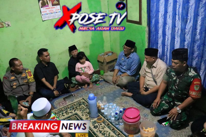 Plt.Bupati Bogor berikan bantuan kepada korban bencana longsor di Cisarua