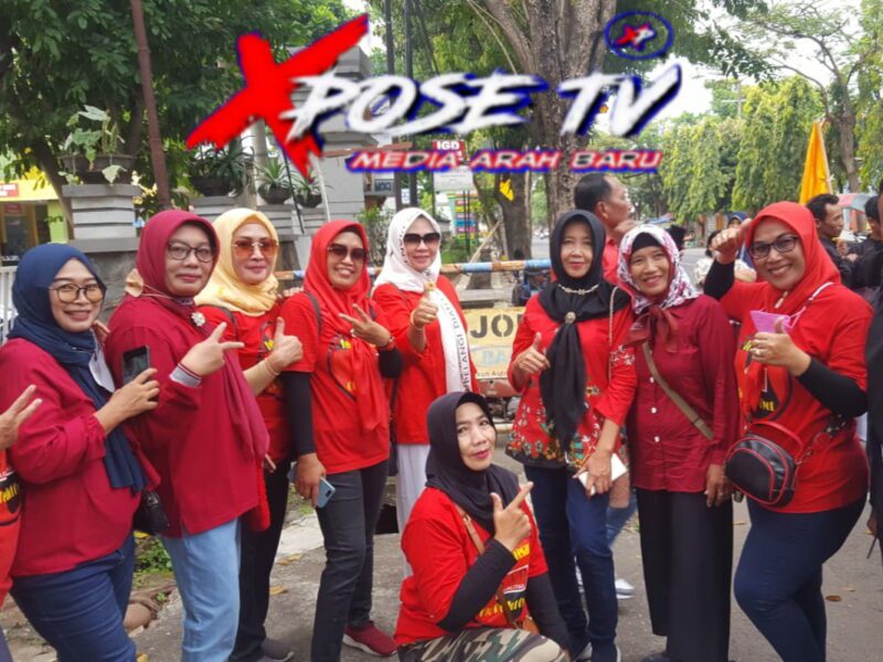 Menggelar pembagian takjil 