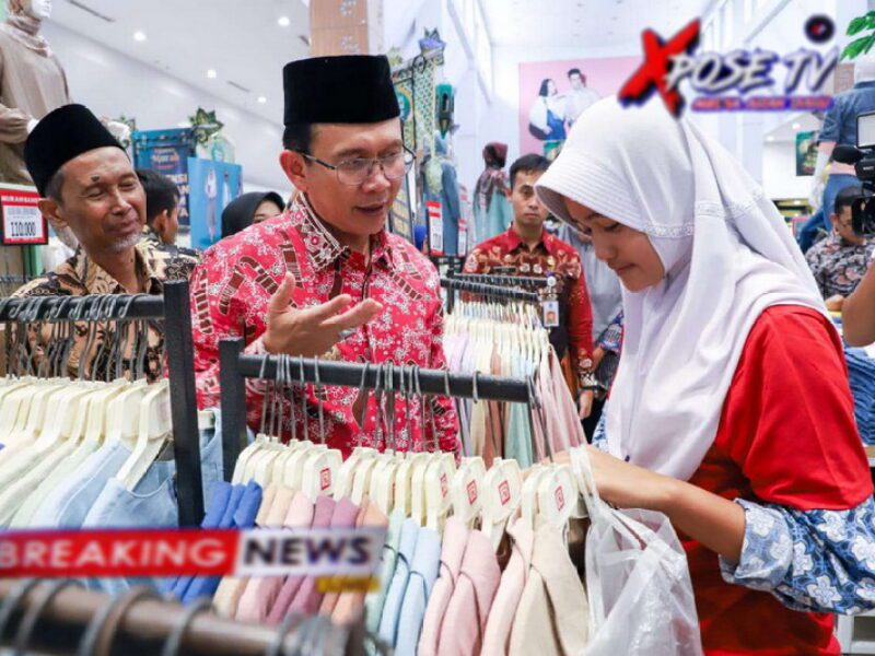 Ratusan anak yatim temani Pj Bupati Bekasi pilih baju lebaran