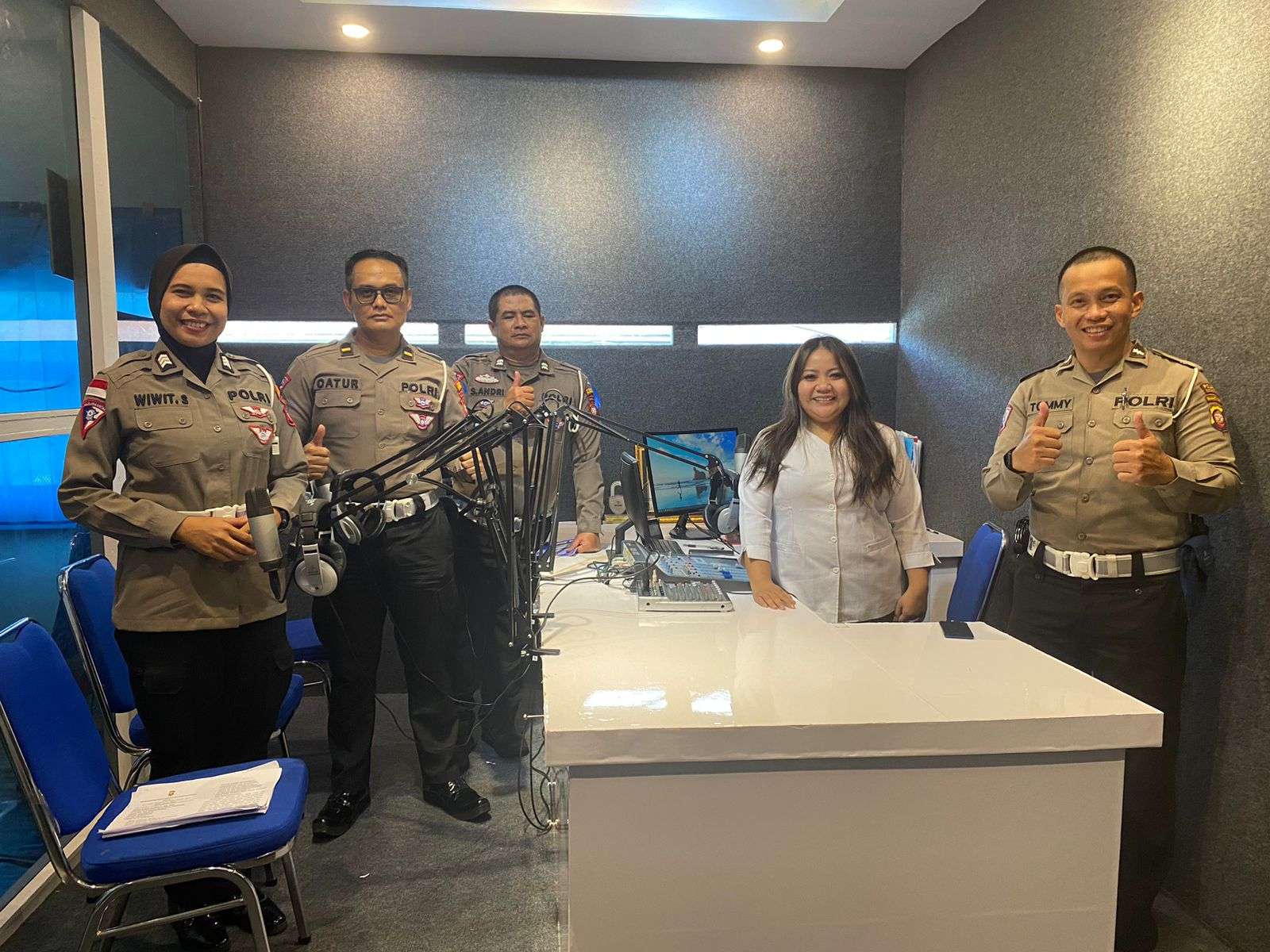 sosialisasikan Ops Patuh Kapuas 2023 melalui siaran radio