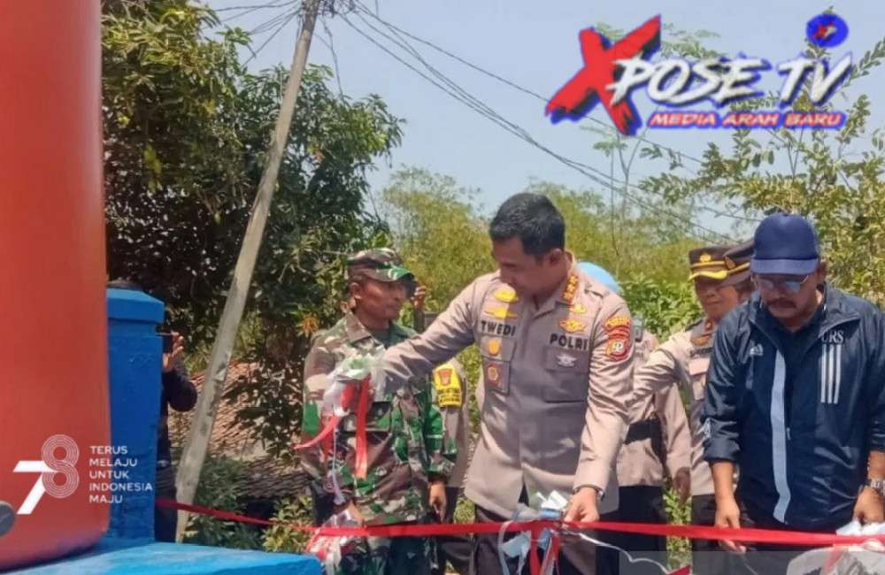 Polres Bekasi bantu sarana penampungan air bersih bagi warga terdampak kekeringan