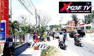 Pengendara Roda Dua Menabrak Mobil Bak Di Area Spbu.