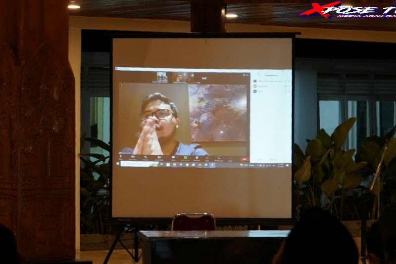 menyampaikan tiga pesan 