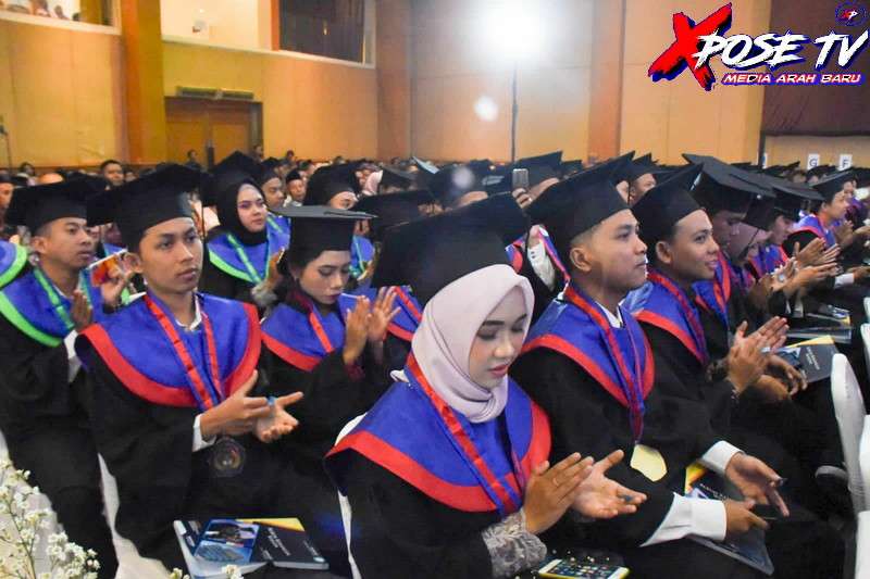 Wisuda ke-64 UN PGRI 