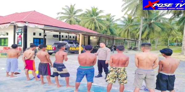 Anggota Polsek Paguyaman Pantai