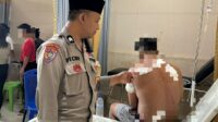 korban penikaman oleh tiga orang pria