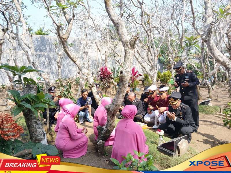 Polres Malang Ziarah Ke Makam Korban Tragedi Kanjuruhan ada apa ?