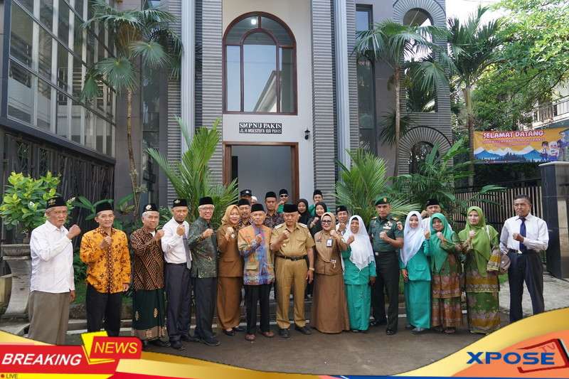 Bupati Malang, Drs. H. M. Sanusi, M.M bertindak sebagai Inspektur Upacara