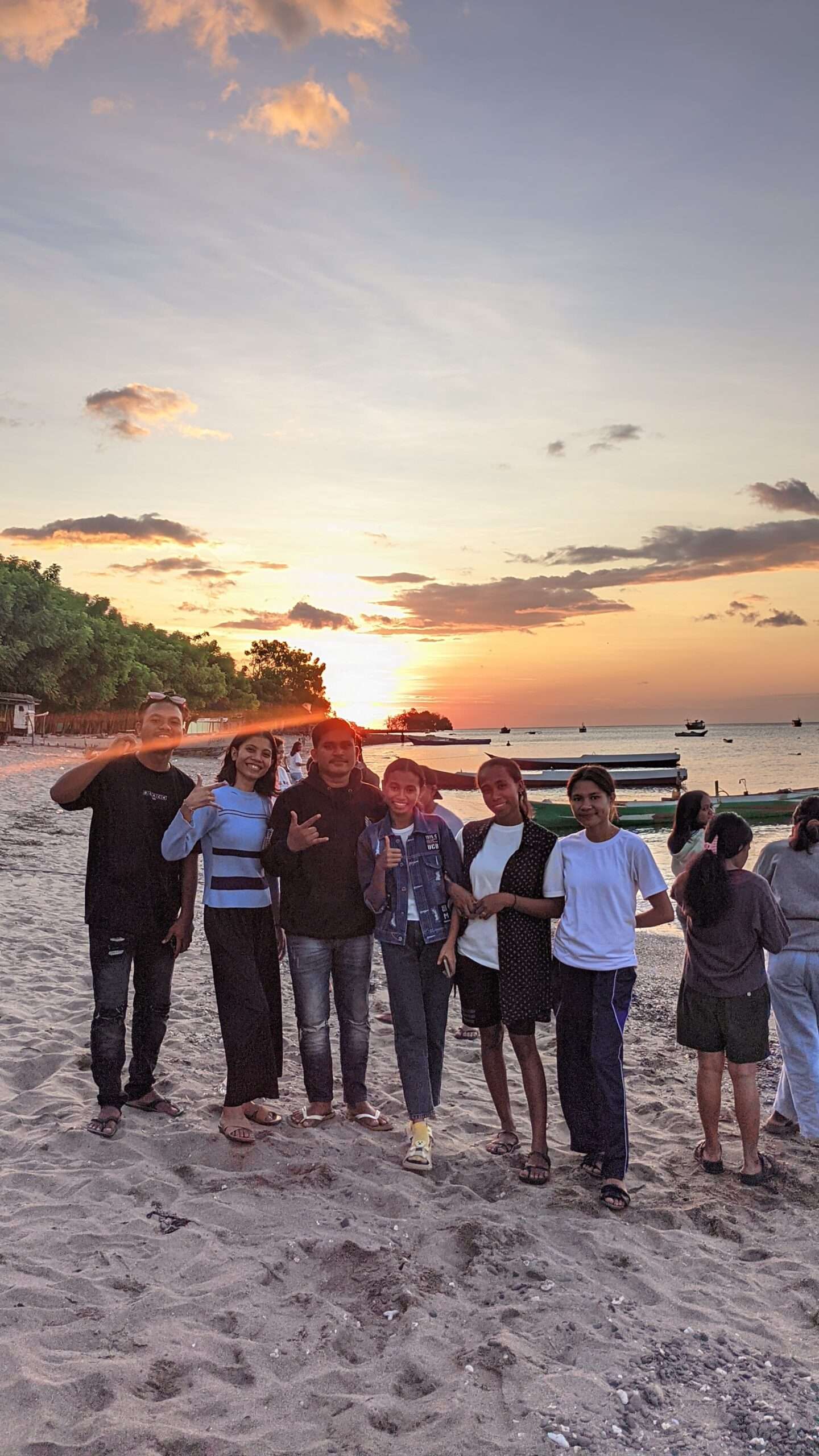 View Pantai Wini yang indah dan Mempesona