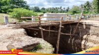 Jembatan Penghubung Antara Desa Sidomukti Dan Talumopatu Kec.Mootilango Ambruk.