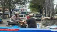 Kasat Lantas Polresta Gorontalo Kota Bagikan Berkah Ramadan Di Enam Titik Jalan Utama