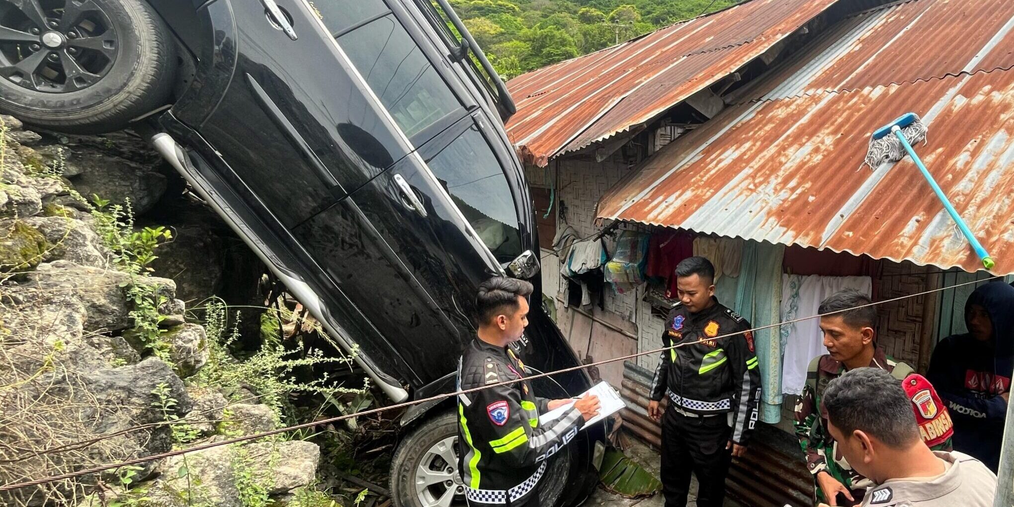Olah TKP Mobil Masuk Jurang, AKP Octa "SOPIR MENGANTUK"