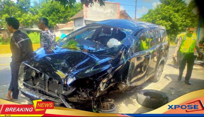 Kecelakaan tunggal terjadi di Jalan Raya Basuki Rahmat, tepatnya di KM 125-126 jalur Surabaya–Blitar