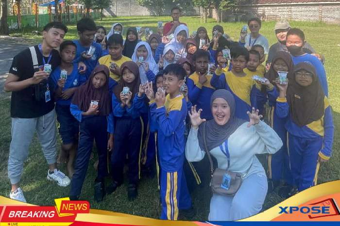 Mahasiswa Universitas Muhammadiyah Malang (UMM) Kelompok 285 PMM-KKN mengenalkan permainan tradisional, seperti gobak sodor dan engklek