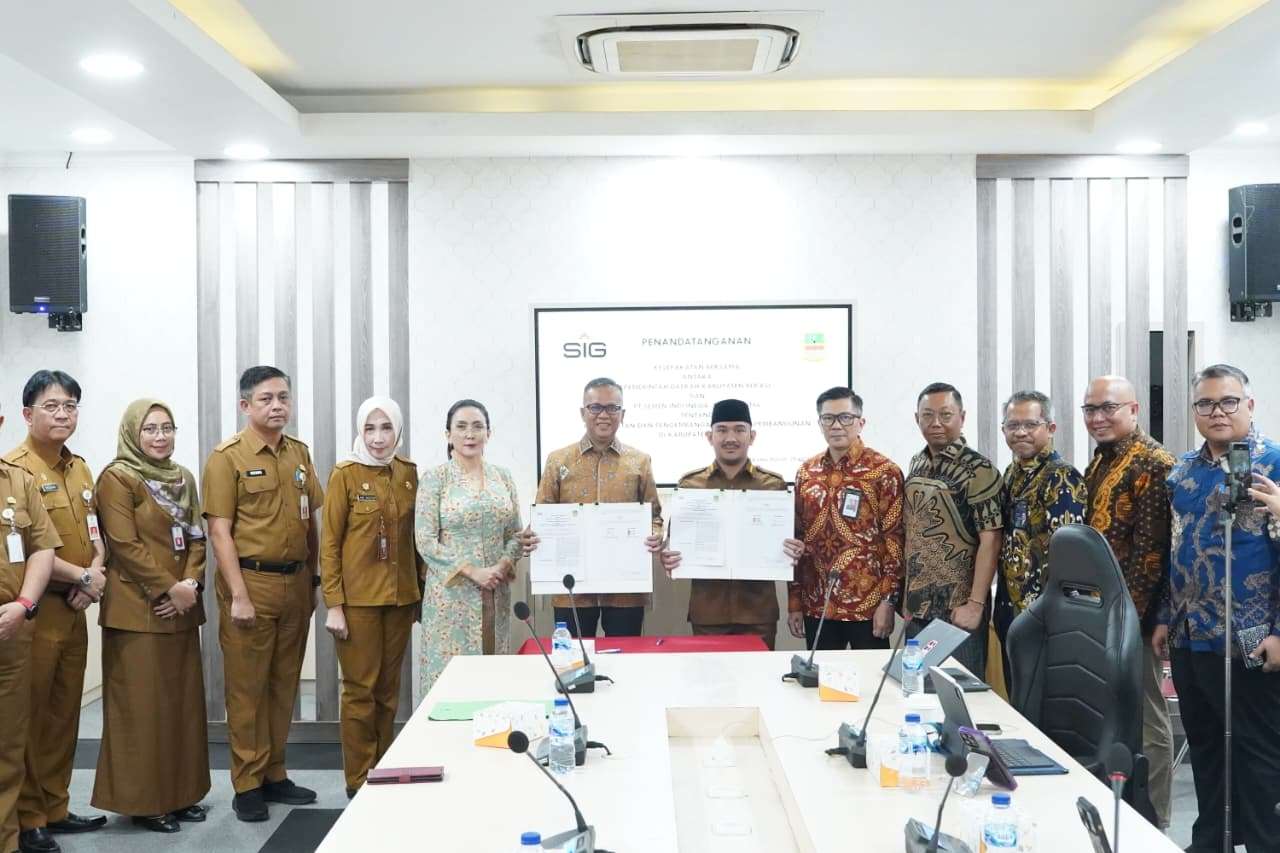 Bupati Bekasi Ade Kuswara Kunang