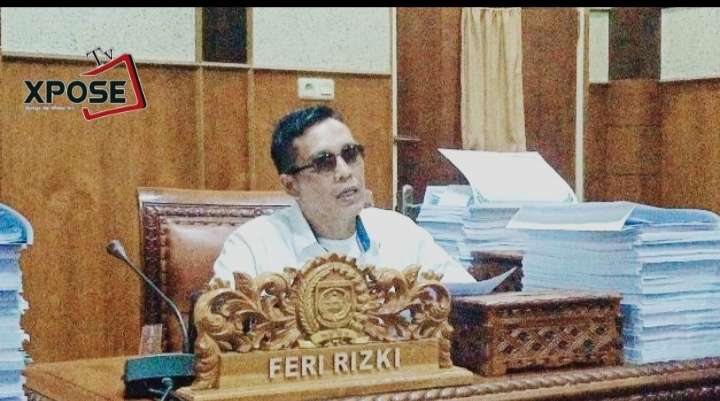 Photo Polemik ini pecah setelah salah satu bakal calon, Sahri,