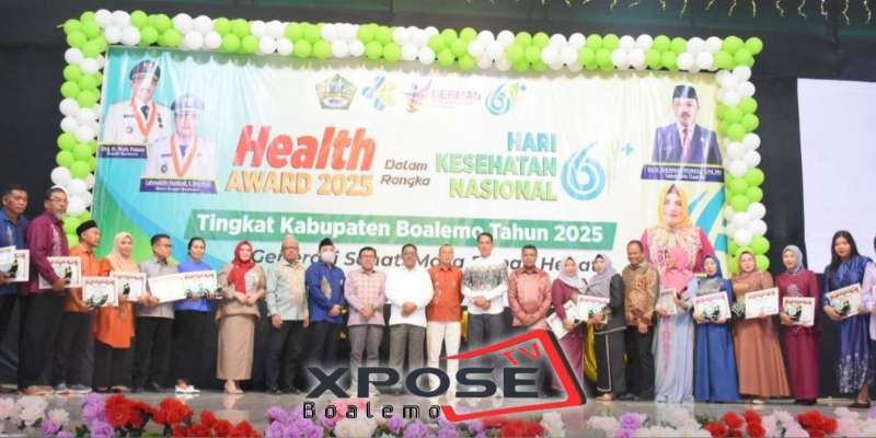 HKN ke-61: Bupati Rum Pagau Apresiasi Tenaga Kesehatan Melalui Penganugerahan Kesehatan Award