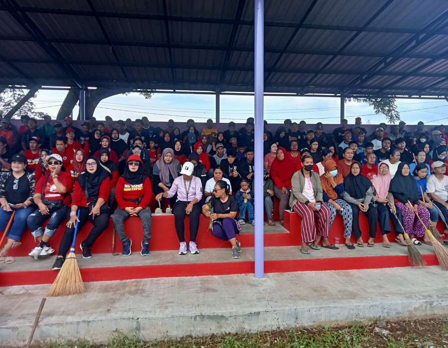 Bersih-Bersih lapangan Banteng