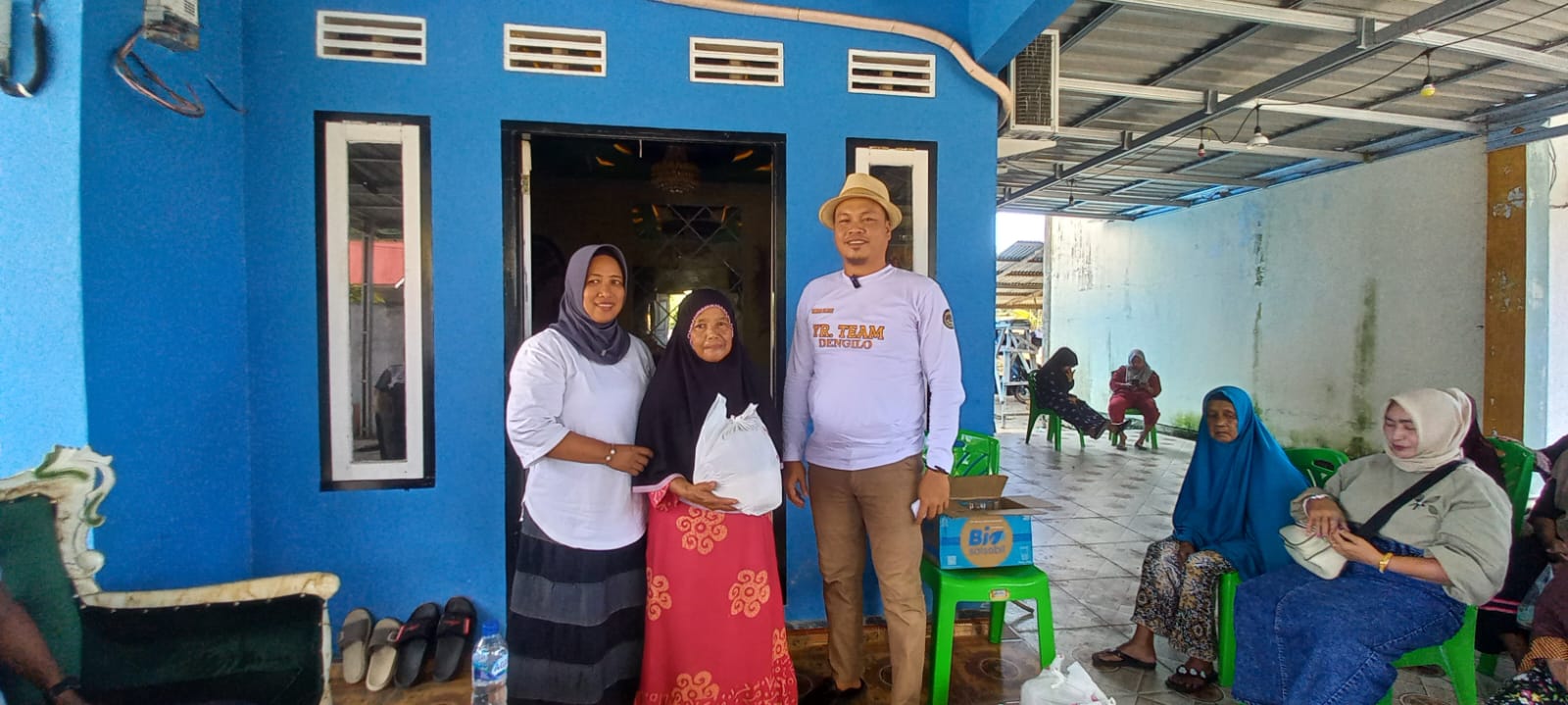 Puluhan Paket Sembako Disalurkan YR Team Pada Giat Jumat Berkah